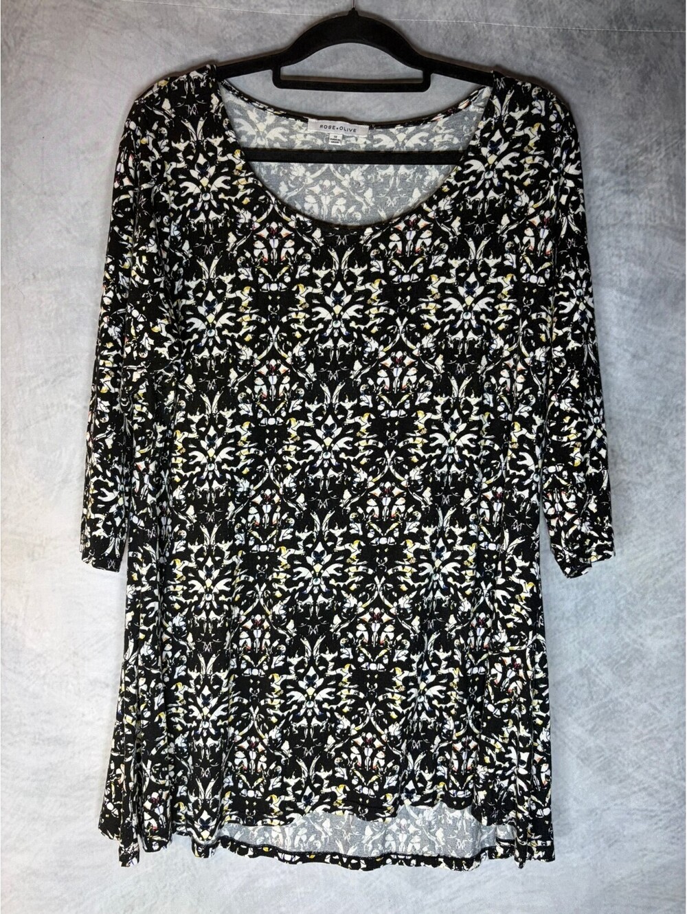 Rose + Olive Women’s 1X Black & White Printed 3/4 Sleeve Tunic Top